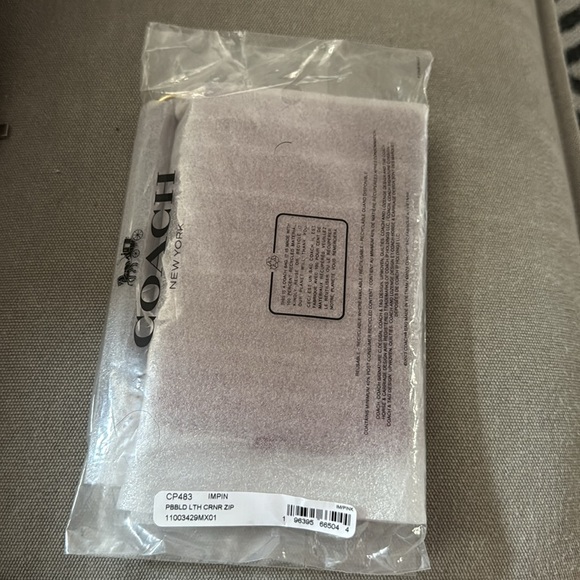 Coach Pink Pebbled Leather Wristlet Gold Hardware Trim NWT $110 Retail - Picture 10 of 11